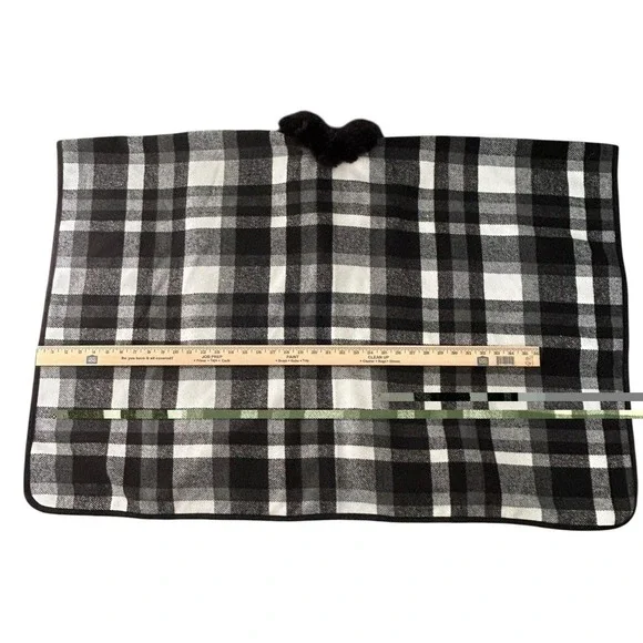 Black White Plaid Faux Fur Collar Single Button Closure Shawl Womens One Size - Picture 8 of 11